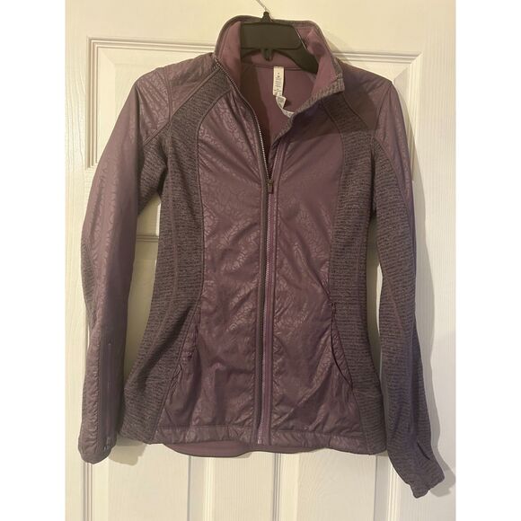 Lululemon Rebel Runner Jacket Petal Camo Embossed Purple Womens Size 4 - Picture 1 of 6